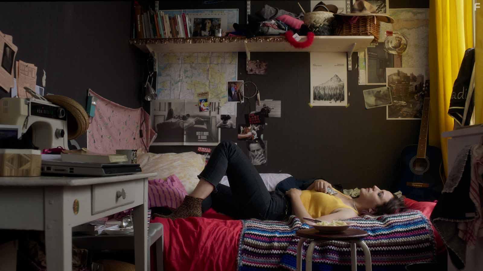 Monia Chokri in On ment toujours  ceux qu'on aime (2019)