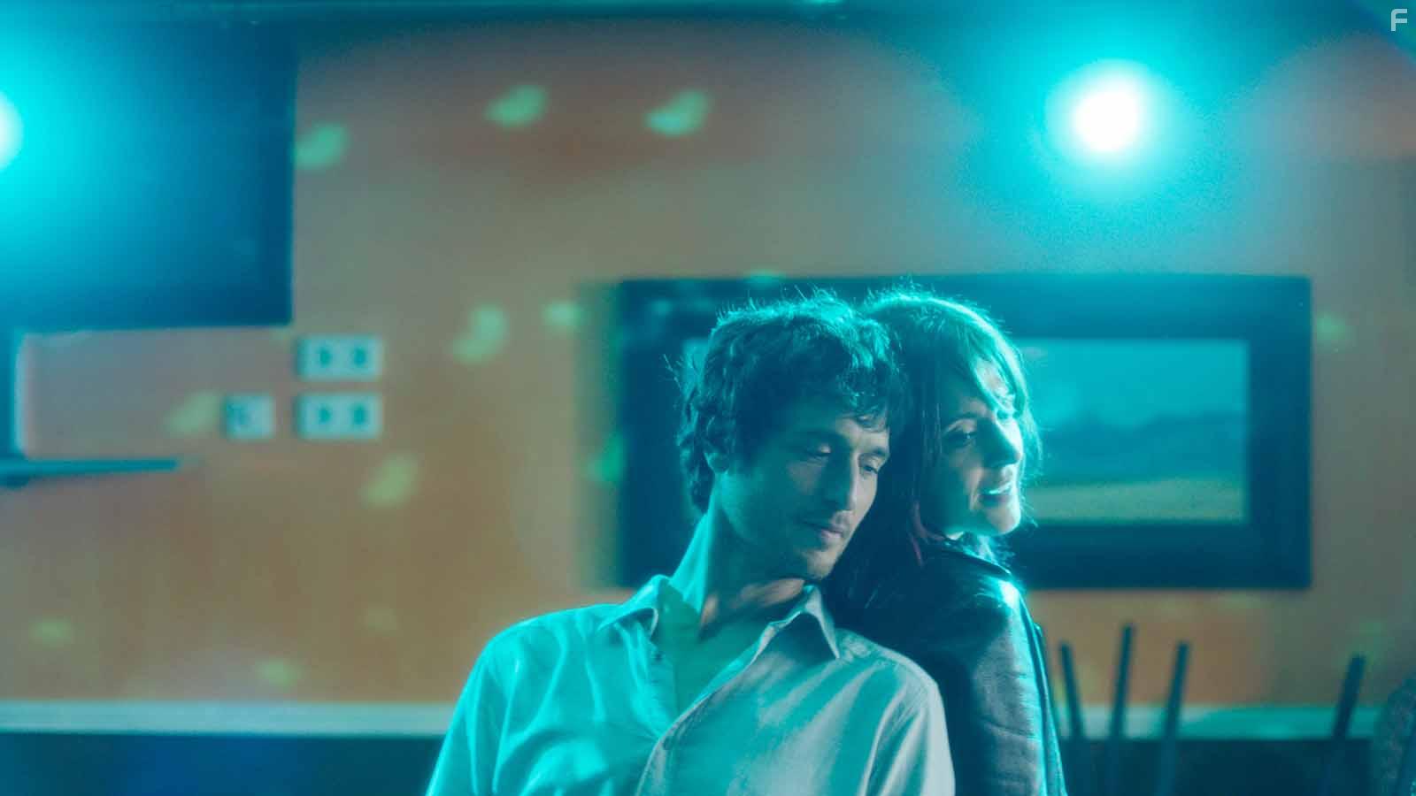 Jrmie Elkam and Monia Chokri in On ment toujours  ceux qu'on aime (2019)