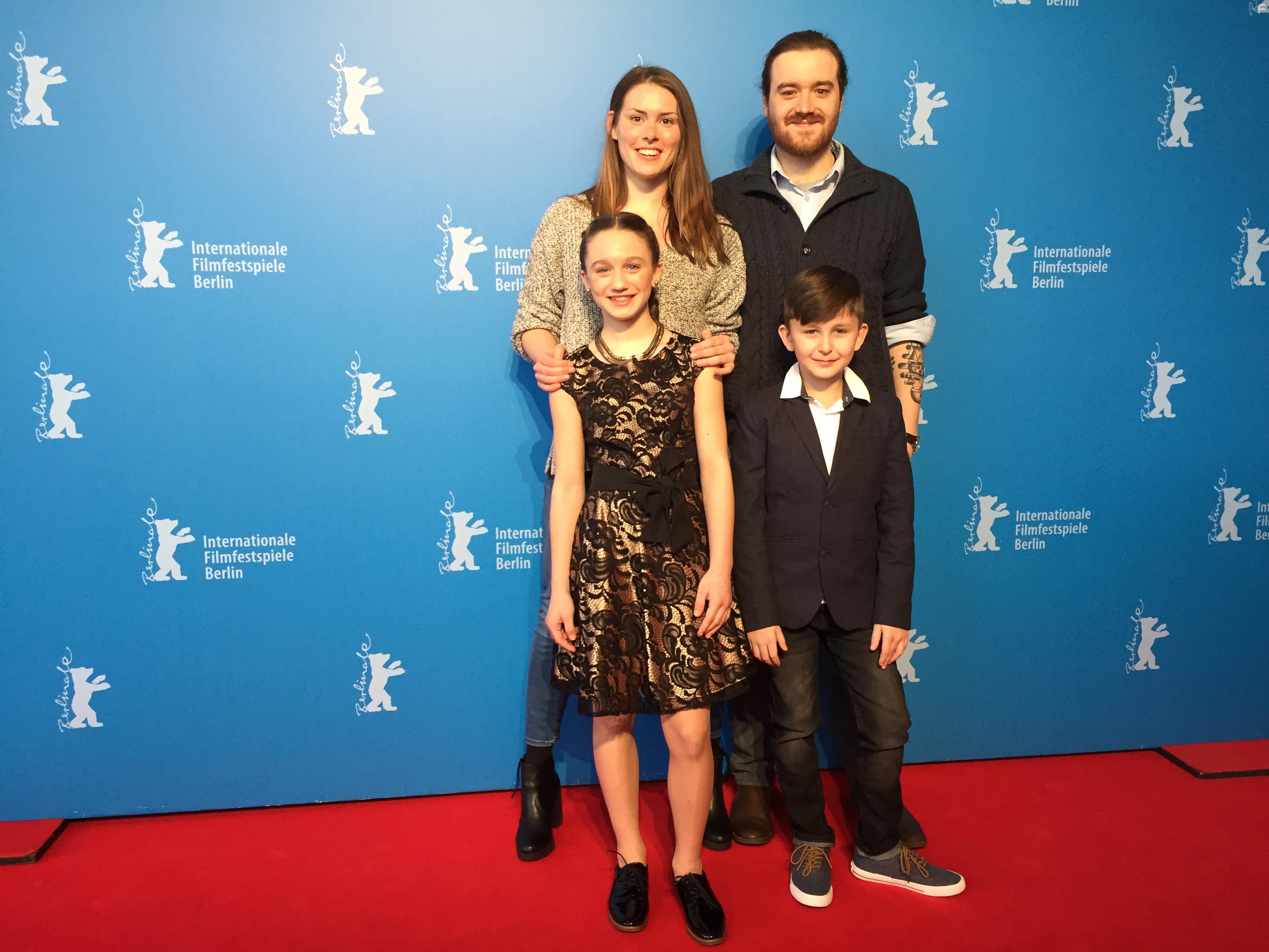 Tono Fabian, Vanessa Szamuhelova, and Matus Bacisin in Piata lod (2017)