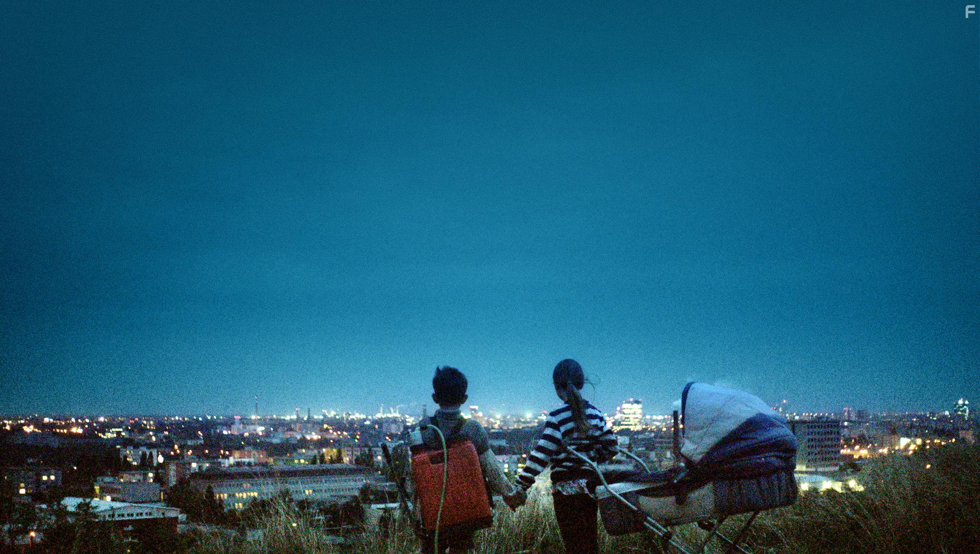 Vanessa Szamuhelova and Matus Bacisin in Piata lod (2017)