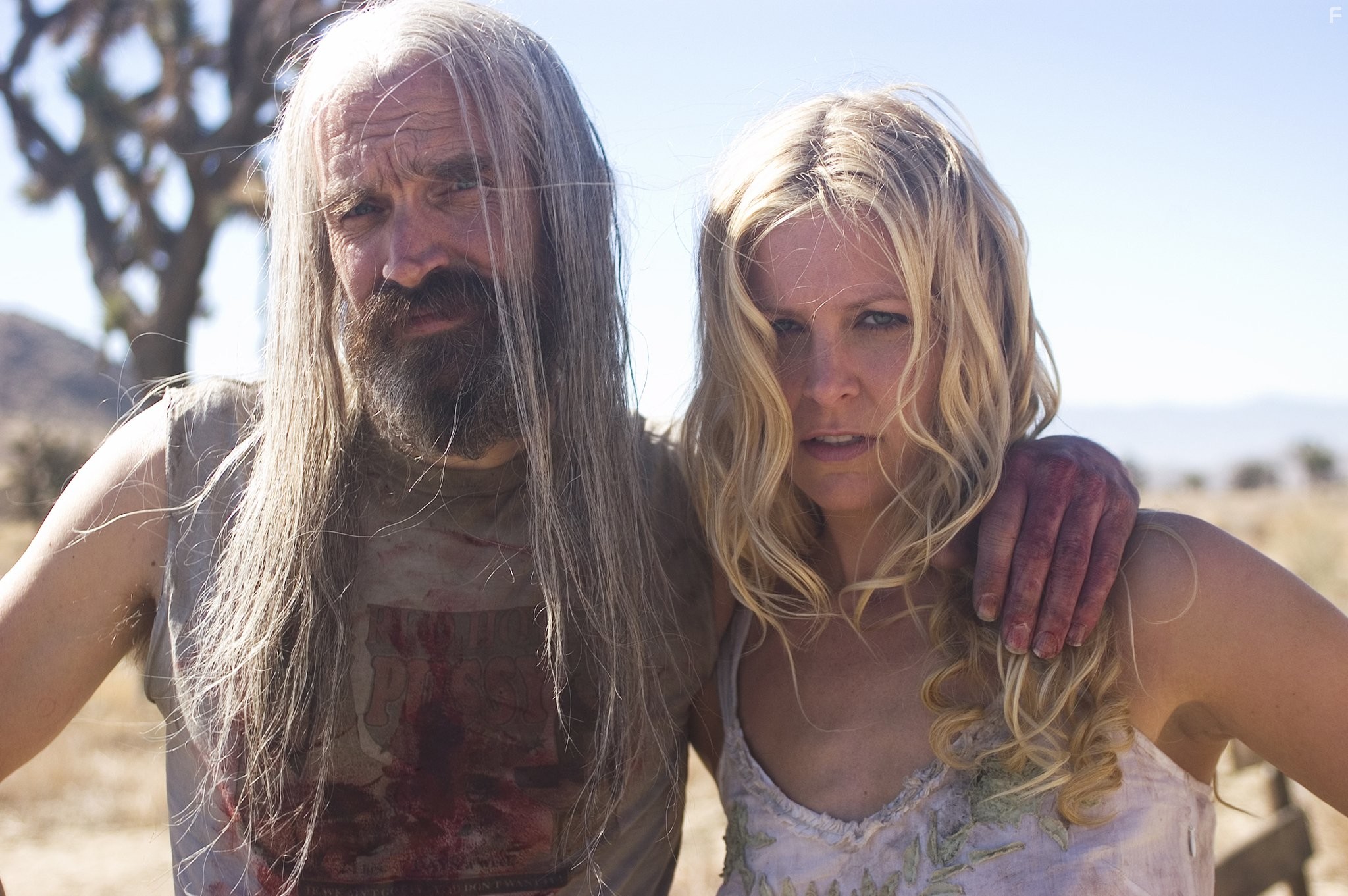 Sheri Moon Zombie and Bill Moseley in Изгнанные дьяволом (2005)