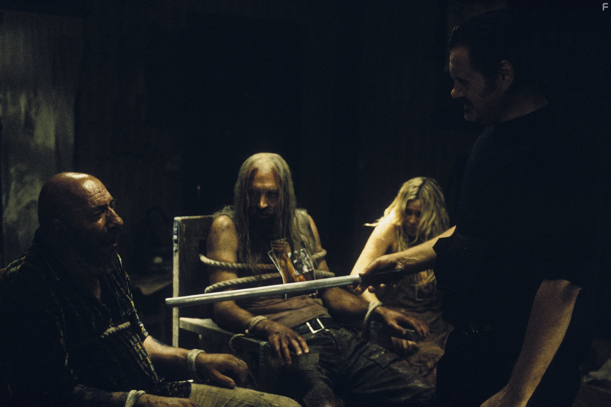 William Forsythe, Sid Haig, Sheri Moon Zombie, and Bill Moseley in Изгнанные дьяволом (2005)