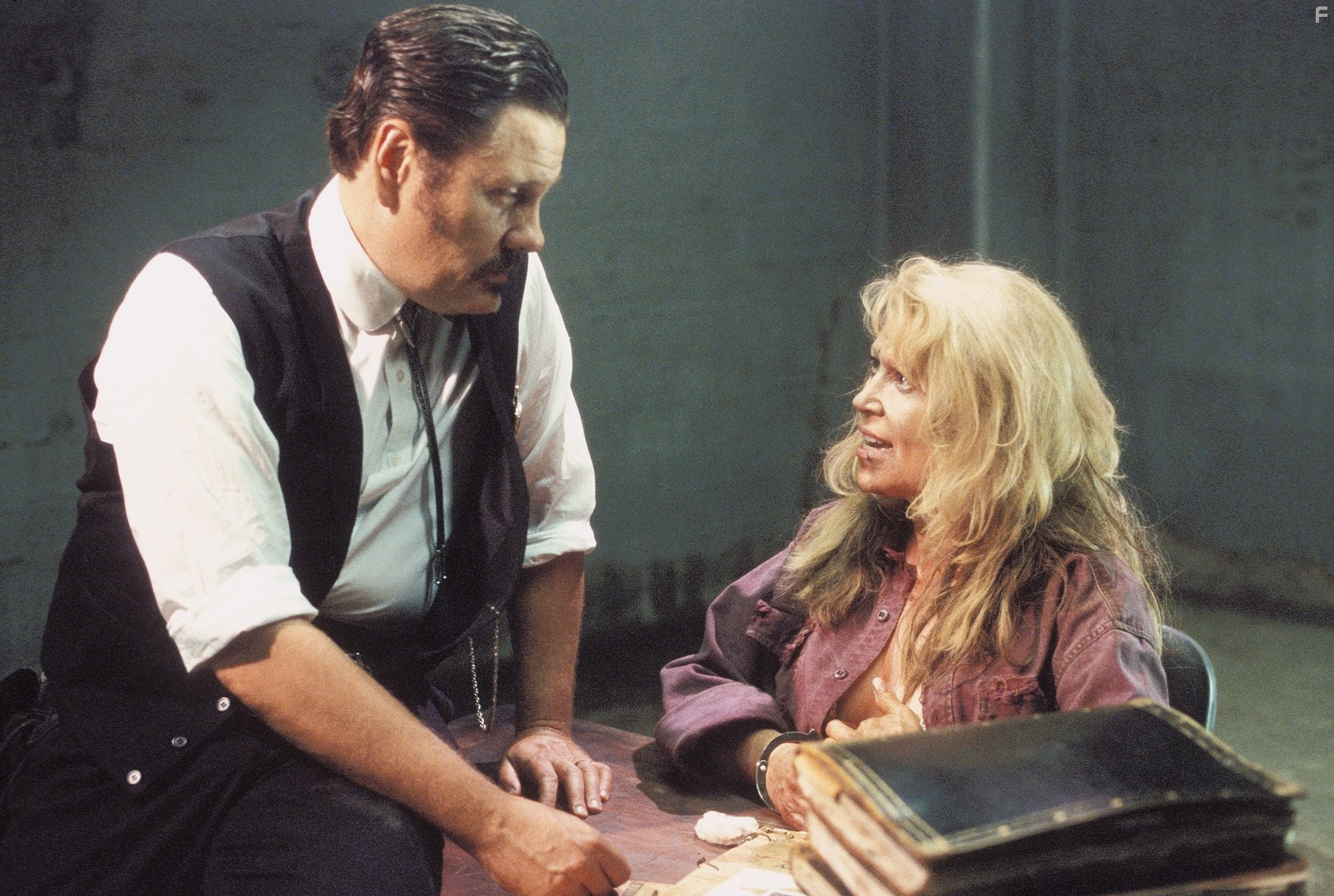 William Forsythe and Leslie Easterbrook in Изгнанные дьяволом (2005)