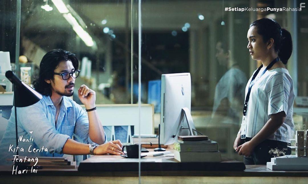 Rachel Amanda and Chicco Jerikho in Nanti Kita Cerita Tentang Hari Ini (2020)