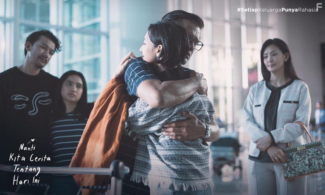 Donny Damara, Rachel Amanda, Susan Bachtiar, Rio Dewanto, and Sheila Dara Aisha in Nanti Kita Cerita Tentang Hari Ini (2020)