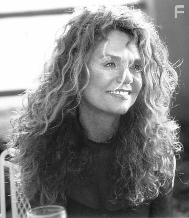 Dyan Cannon in 8 гoлов в одной сумке (1997)