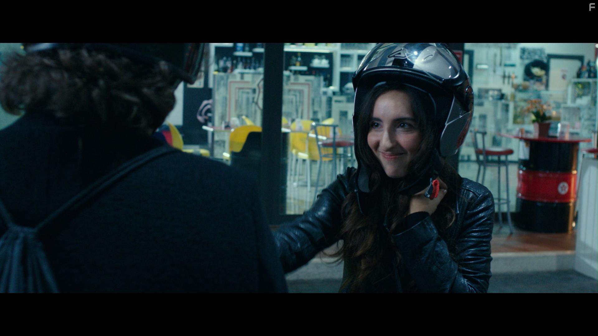 Anna Ferraioli Ravel in Ci vuole un fisico (2018)