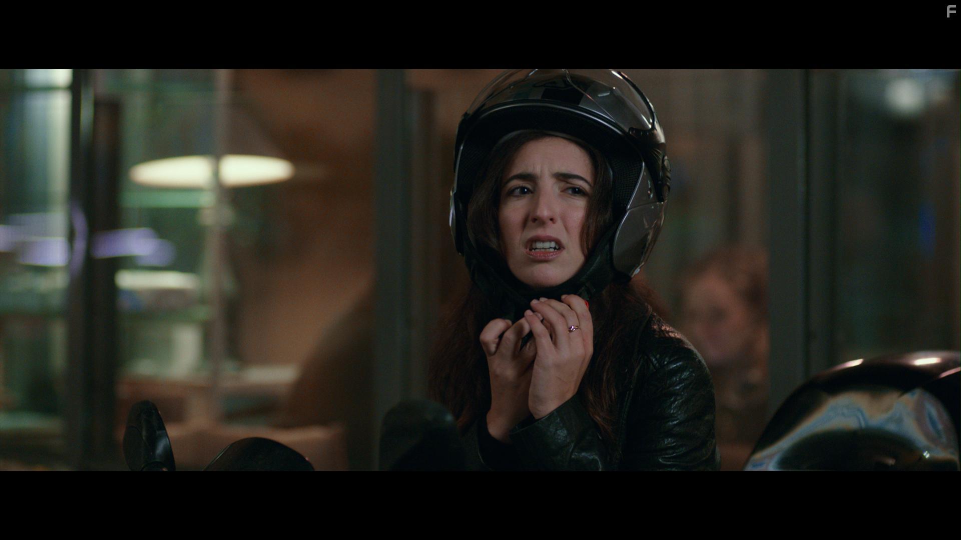 Anna Ferraioli Ravel in Ci vuole un fisico (2018)