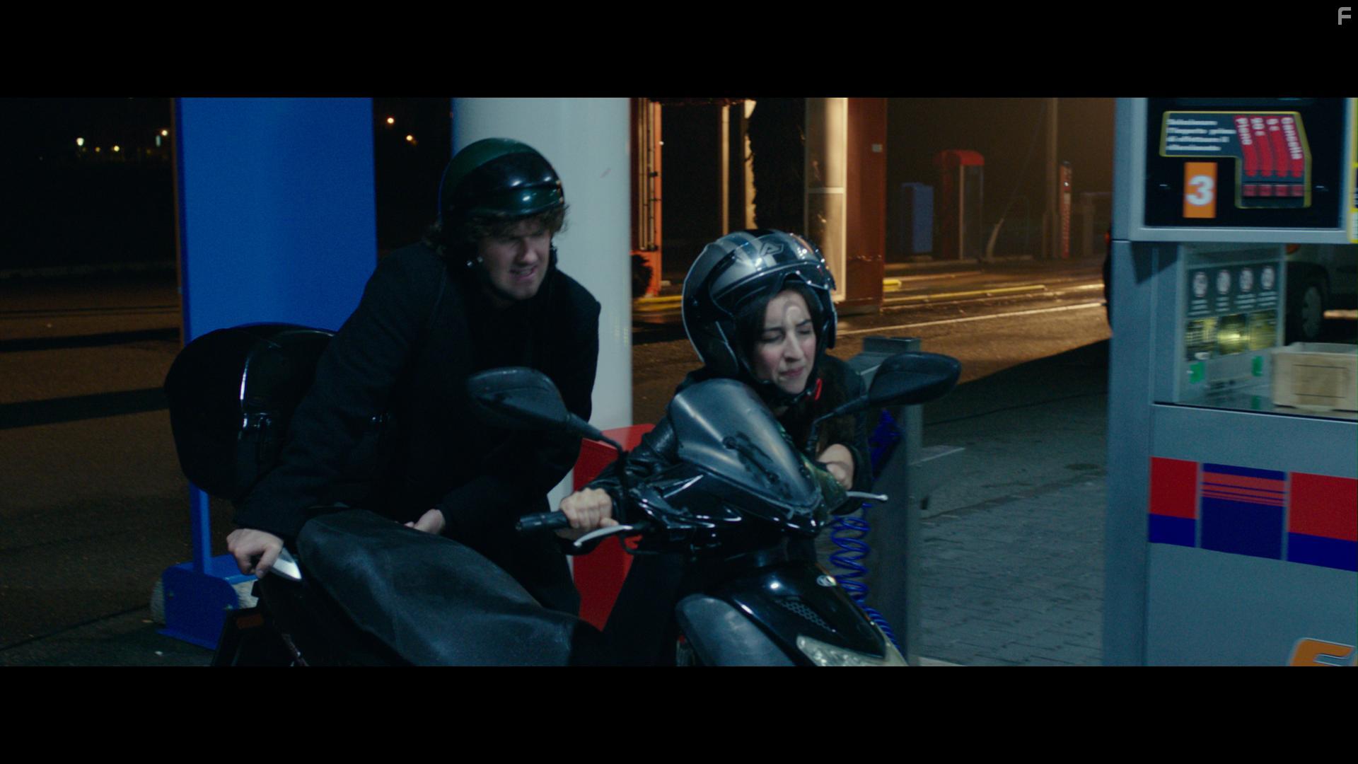 Alessandro Tamburini and Anna Ferraioli Ravel in Ci vuole un fisico (2018)