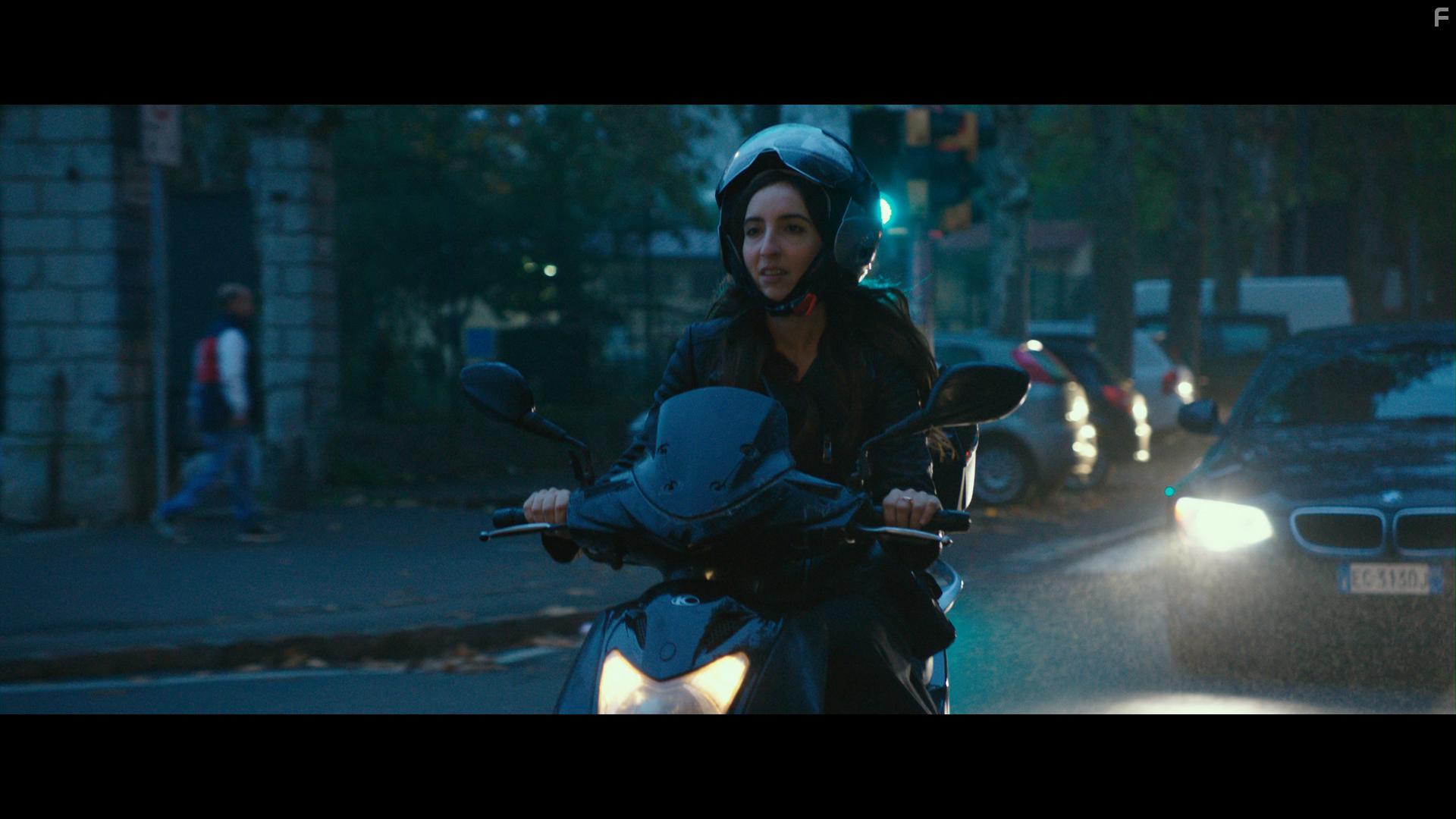 Anna Ferraioli Ravel in Ci vuole un fisico (2018)