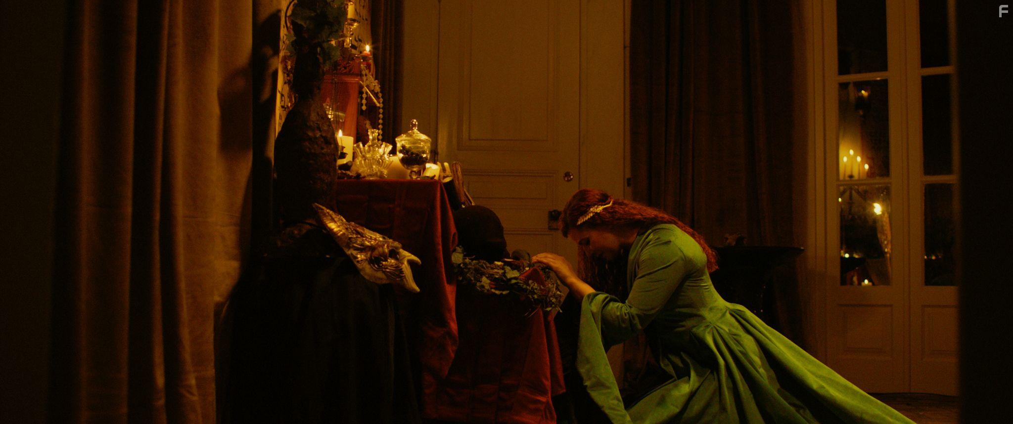 Lindsay Anne Williams in The Dinner Party (2020)