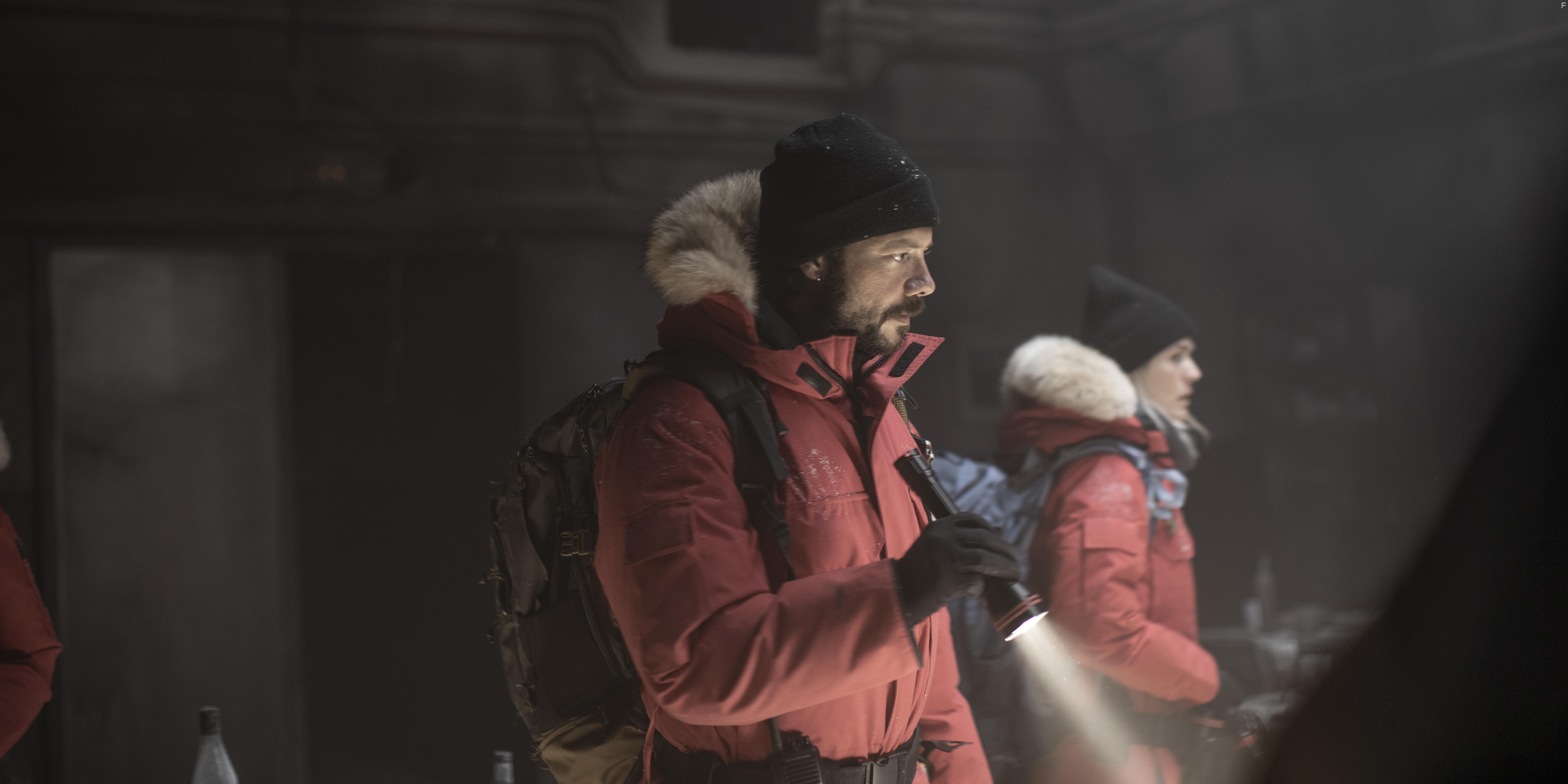 lvaro Morte in The Head (2020)