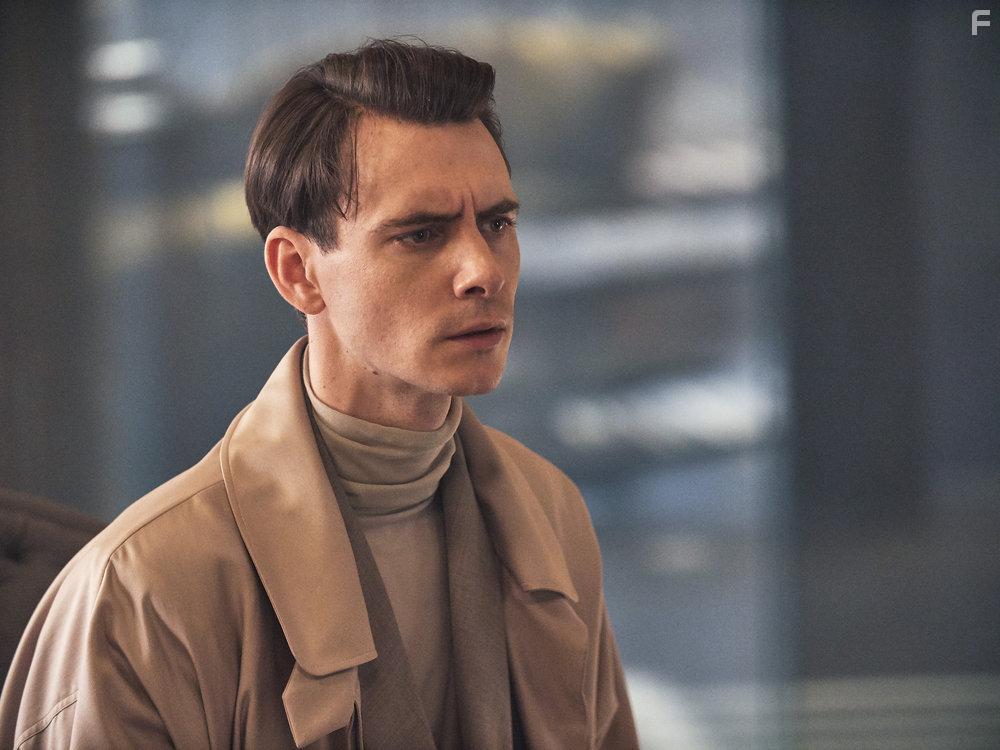 Harry Lloyd in Brave New World (2020)