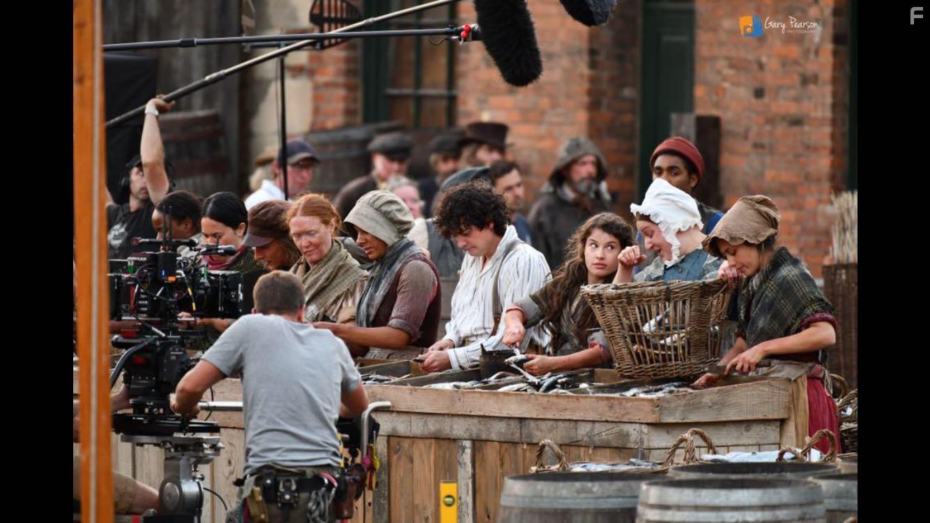 Aneurin Barnard and Aime Kelly in The Personal History of David Copperfield (2019)