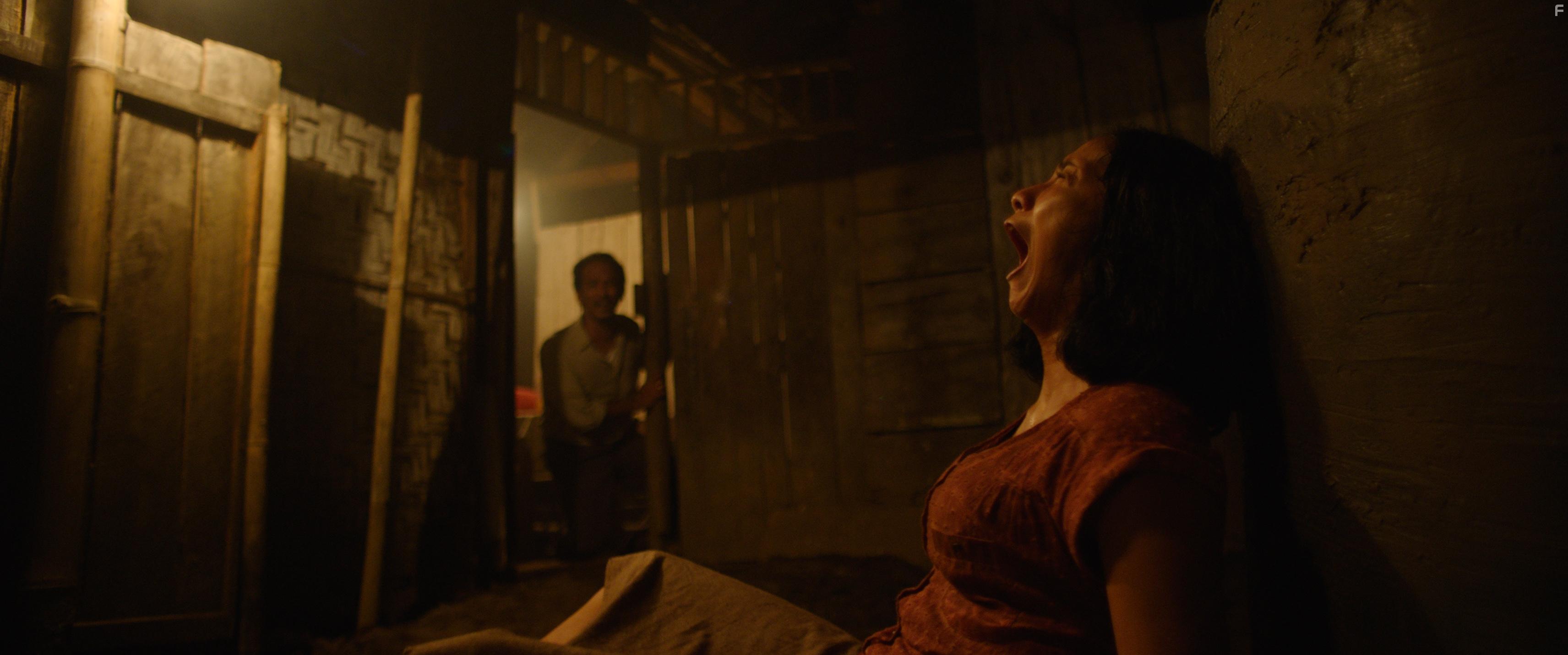 Muhammad Abe Baasyin and Aghniny Haque in Perempuan Tanah Jahanam (2019)