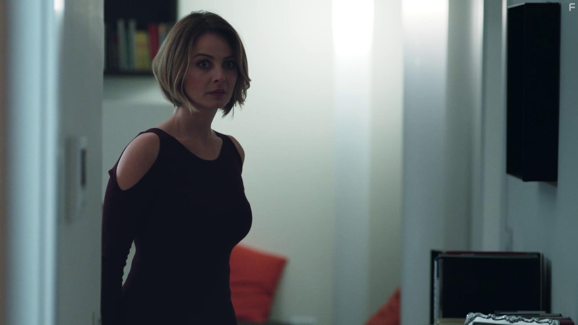 Violante Placido in Restiamo amici (2018)