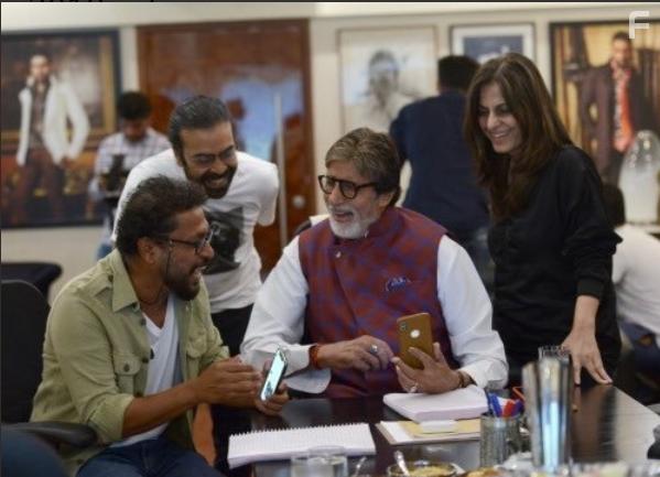 Shoojit Sircar, Ayushmann Khurrana, Juhi Chaturvedi, and Ronnie Lahiri in Gulabo Sitabo (2020)