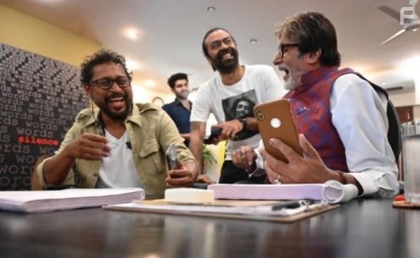 Amitabh Bachchan, Shoojit Sircar, and Ronnie Lahiri in Gulabo Sitabo (2020)