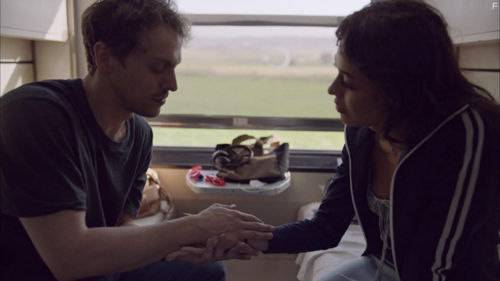 Metin Akdlger and Dilan iek Deniz in Yarina Tek Bilet (2020)