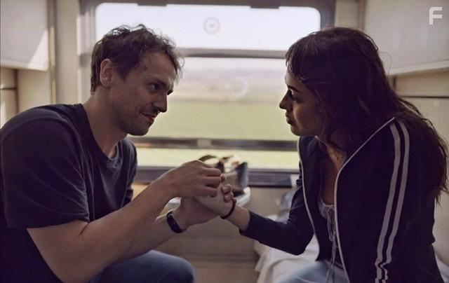 Metin Akdlger and Dilan iek Deniz in Yarina Tek Bilet (2020)