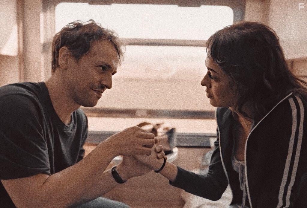 Metin Akdlger and Dilan iek Deniz in Yarina Tek Bilet (2020)