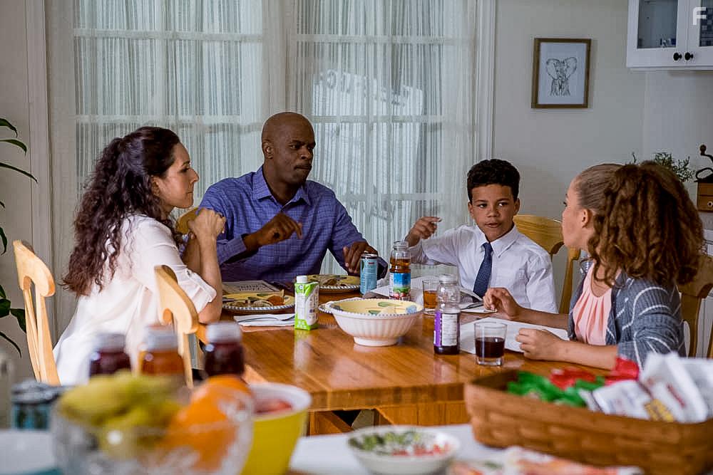 Dahlia Waingort, Michael Jr., Jalon Christian, and Shelby Simmons in Selfie Dad (2020)