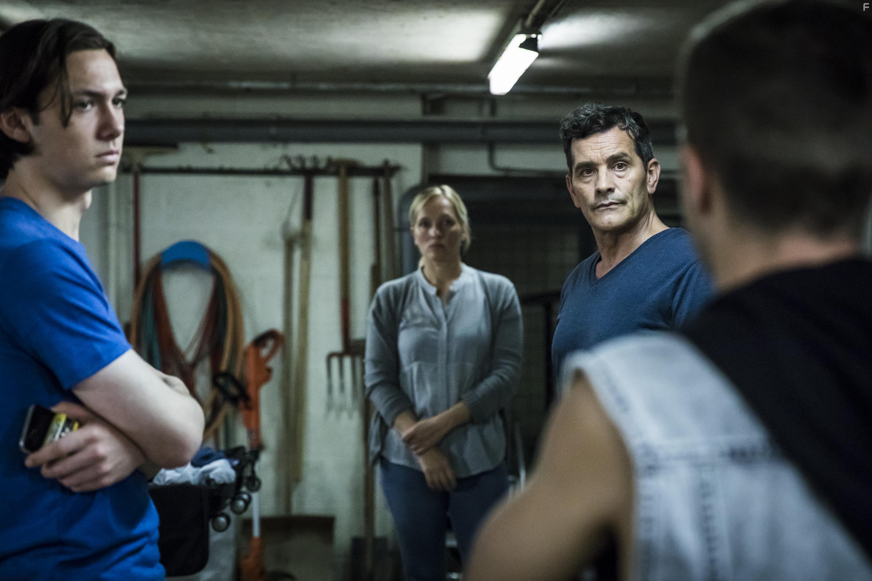 Koen De Bouw, Tine Reymer, and Spencer Bogaert in Bastaard (2019)