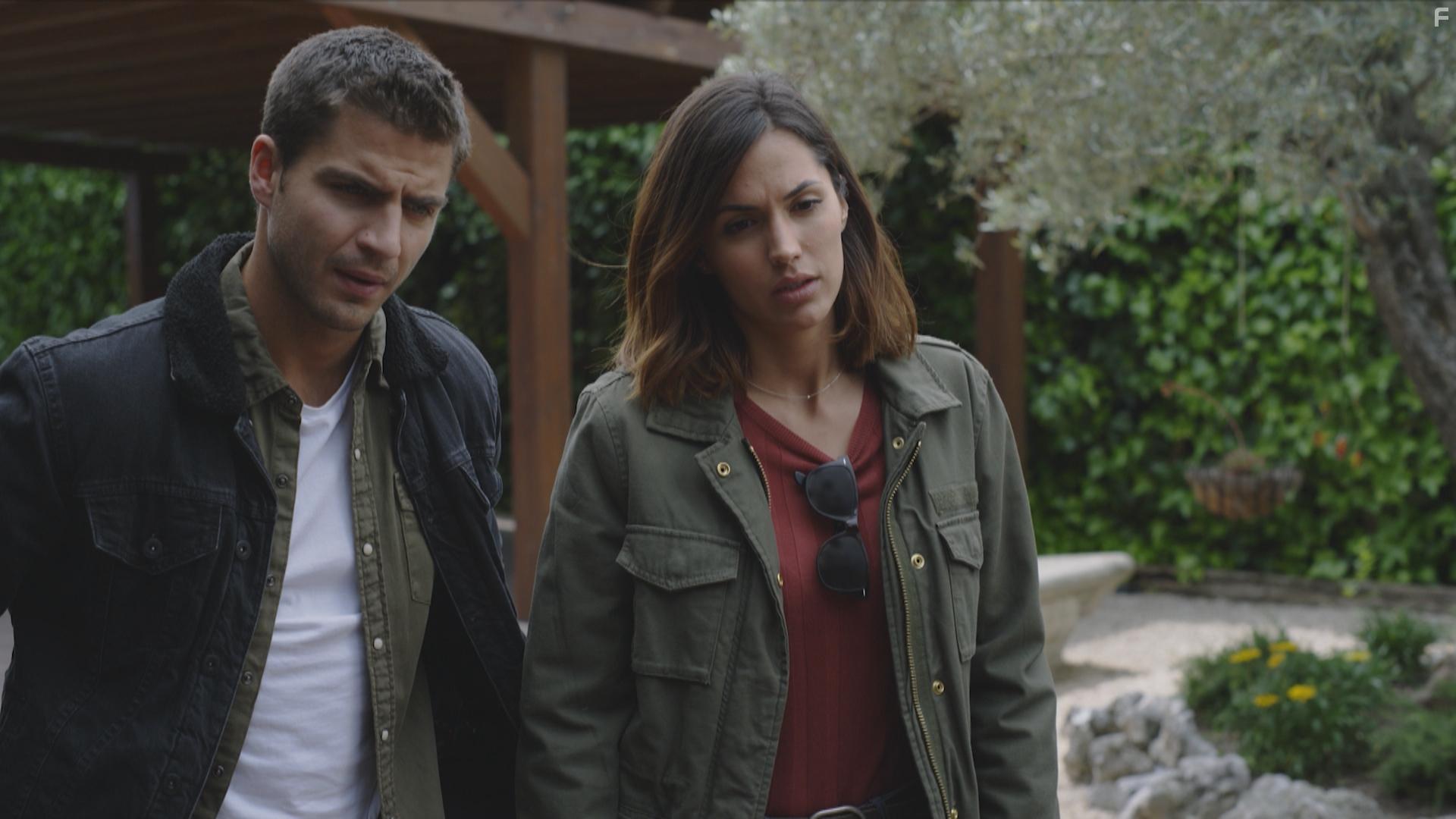 Maxi Iglesias and Michelle Calv in Desaparecidos: Asuntos propios (2020)