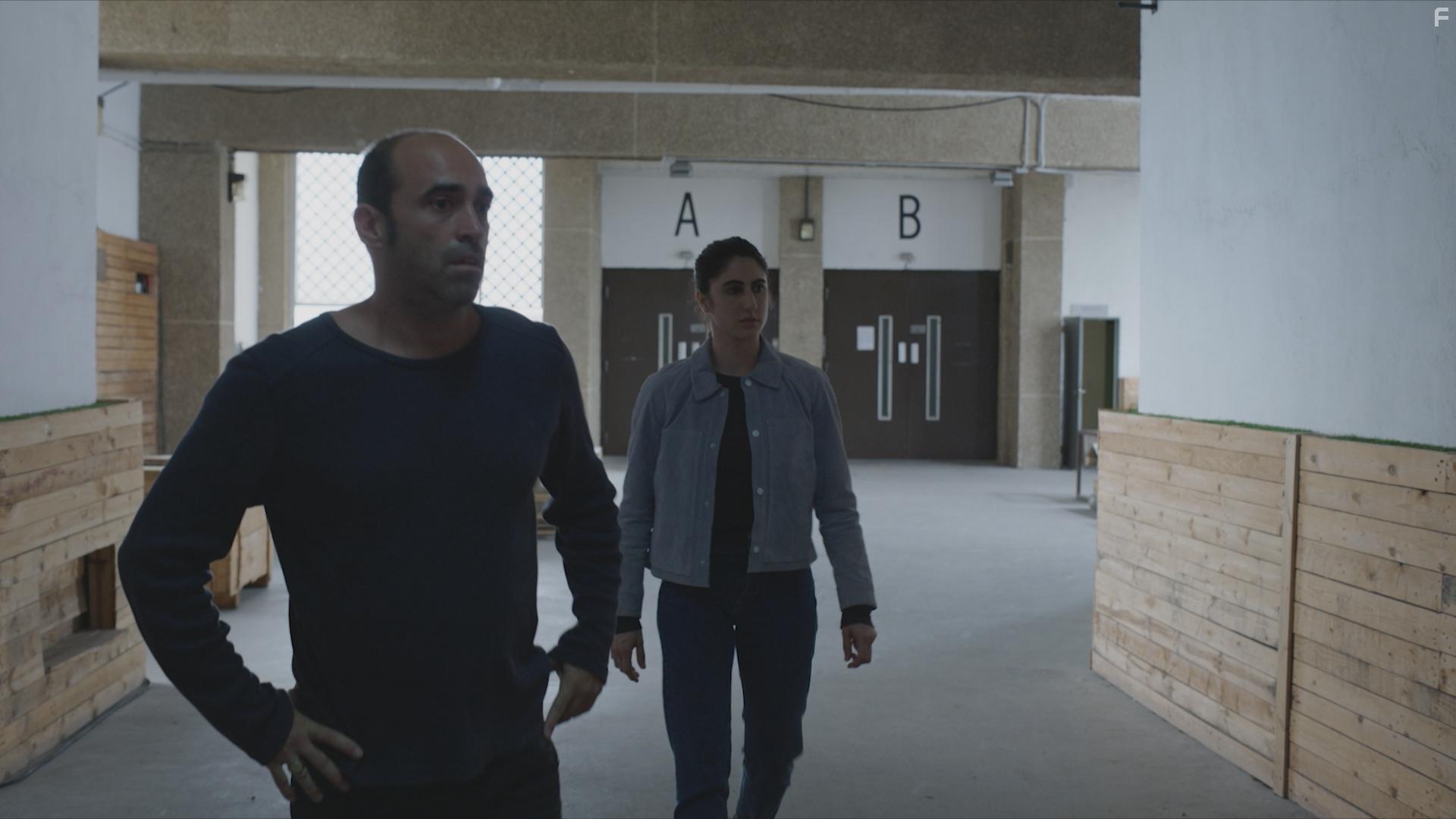 Chani Martn and Amanda Ros in Desaparecidos: Lo que pas (2020)