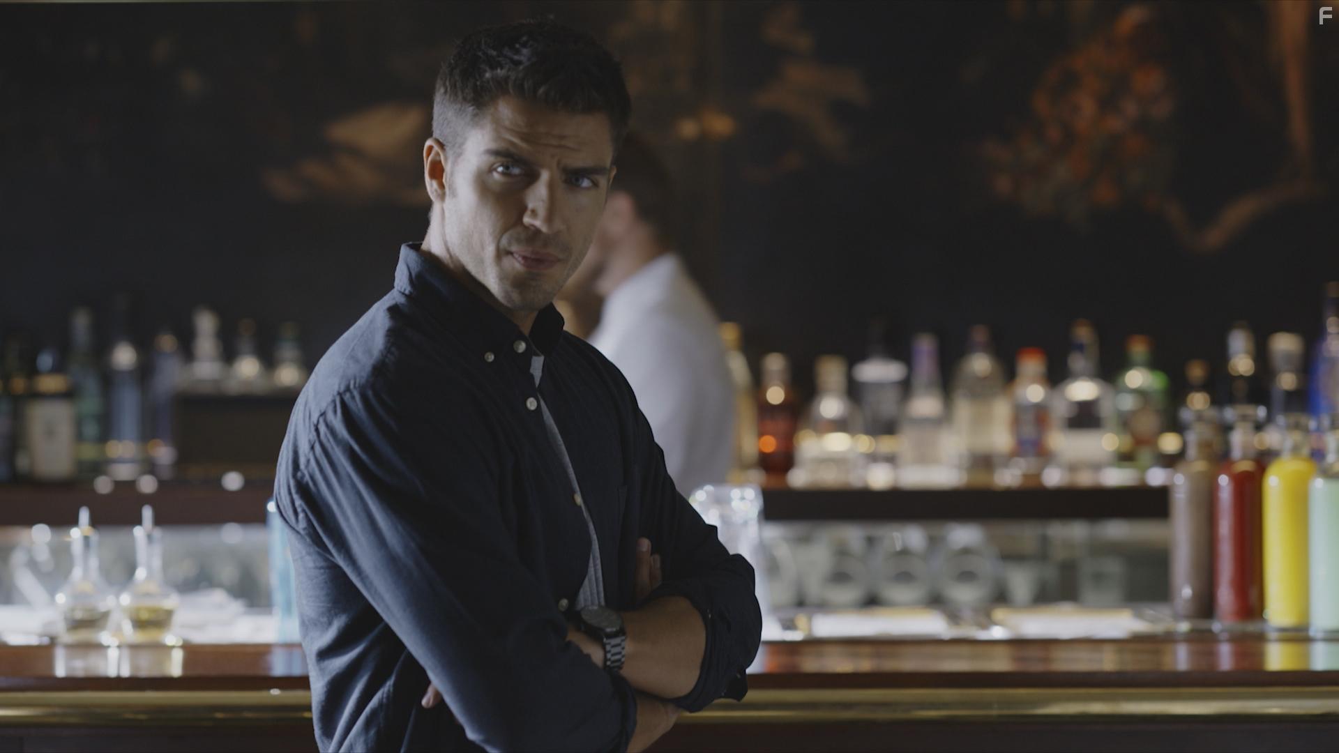 Maxi Iglesias in Desaparecidos: Lo que pas (2020)