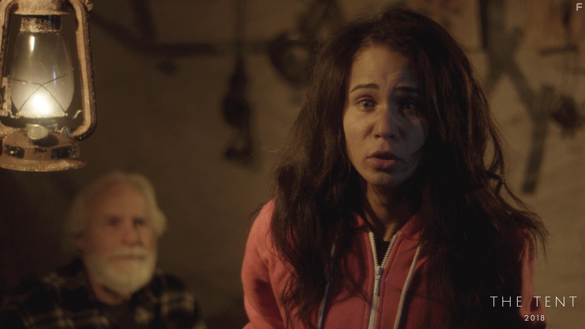 Lulu Dahl and Tim Kaiser in The Tent (2020)