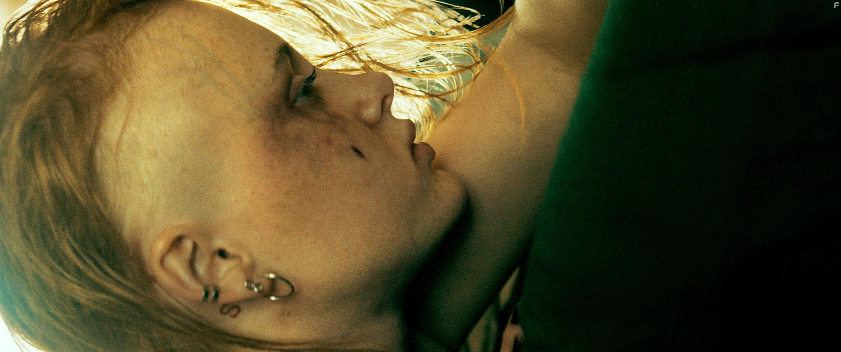 Eln Sif Halldrsdttir in Lof mr a falla (2018)