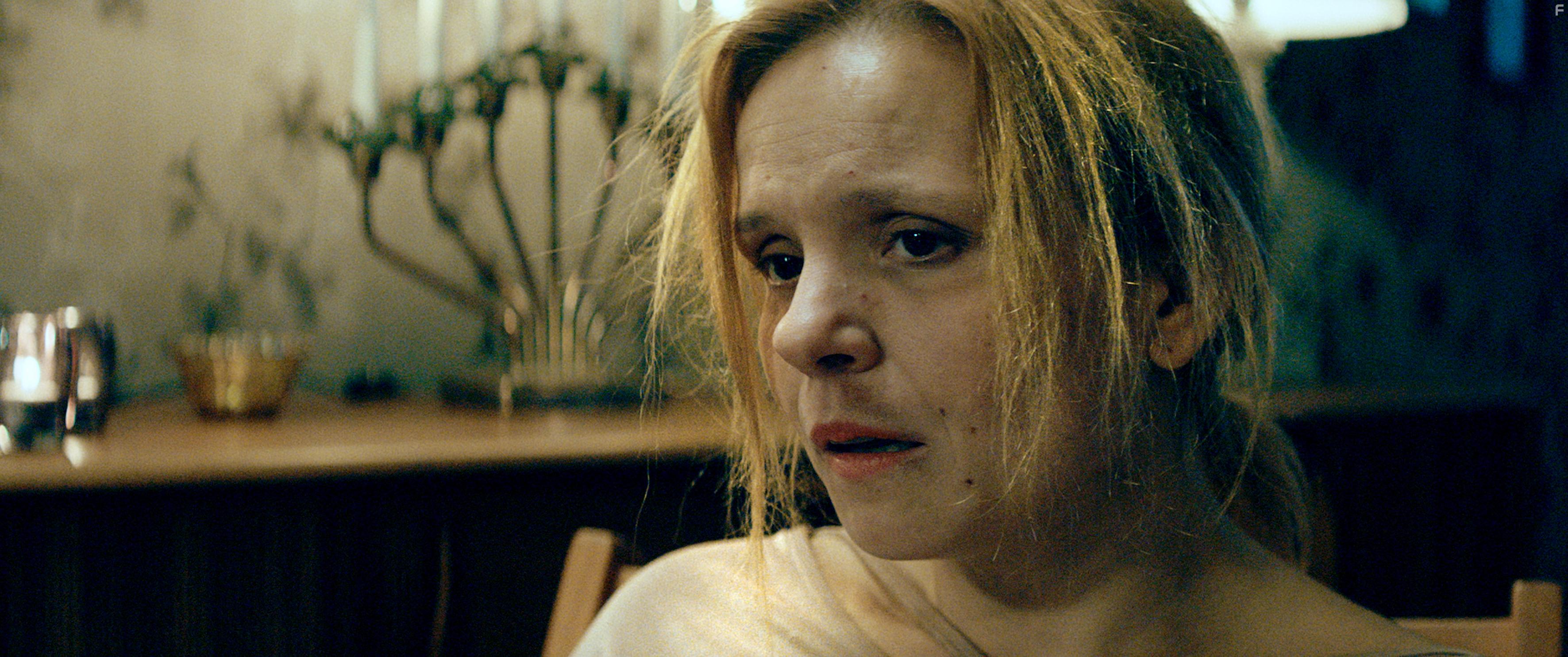 Kristn ra Haraldsdttir in Lof mr a falla (2018)