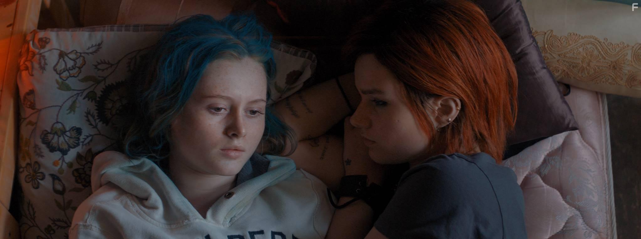 Eln Sif Halldrsdttir and Eyrn Bjrk Jakobsdttir in Lof mr a falla (2018)