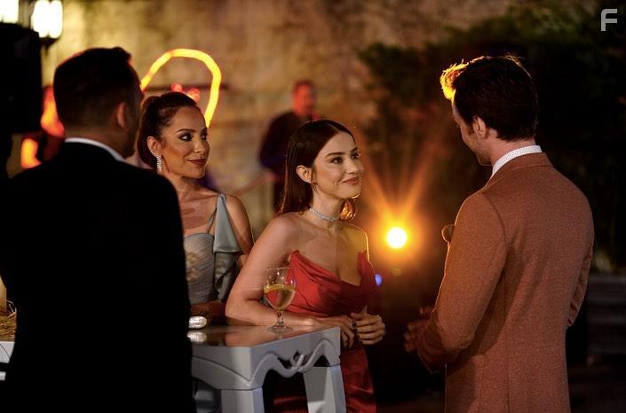 Fatma Toptas and zge Grel in Bay Yanlis (2020)