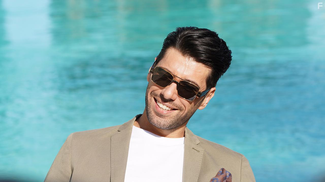 Serhat Paril in Bay Yanlis (2020)