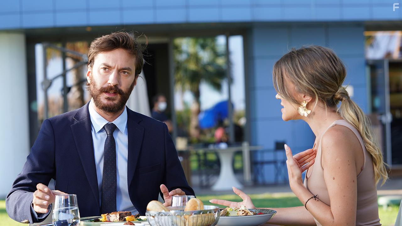 Ecem Karavus and Sarp Can Kroglu in Bay Yanlis (2020)