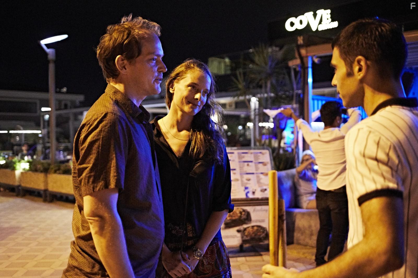 Anne Ratte-Polle, Godehard Giese, and Ogulcan Arman Uslu in Es gilt das gesprochene Wort (2019)