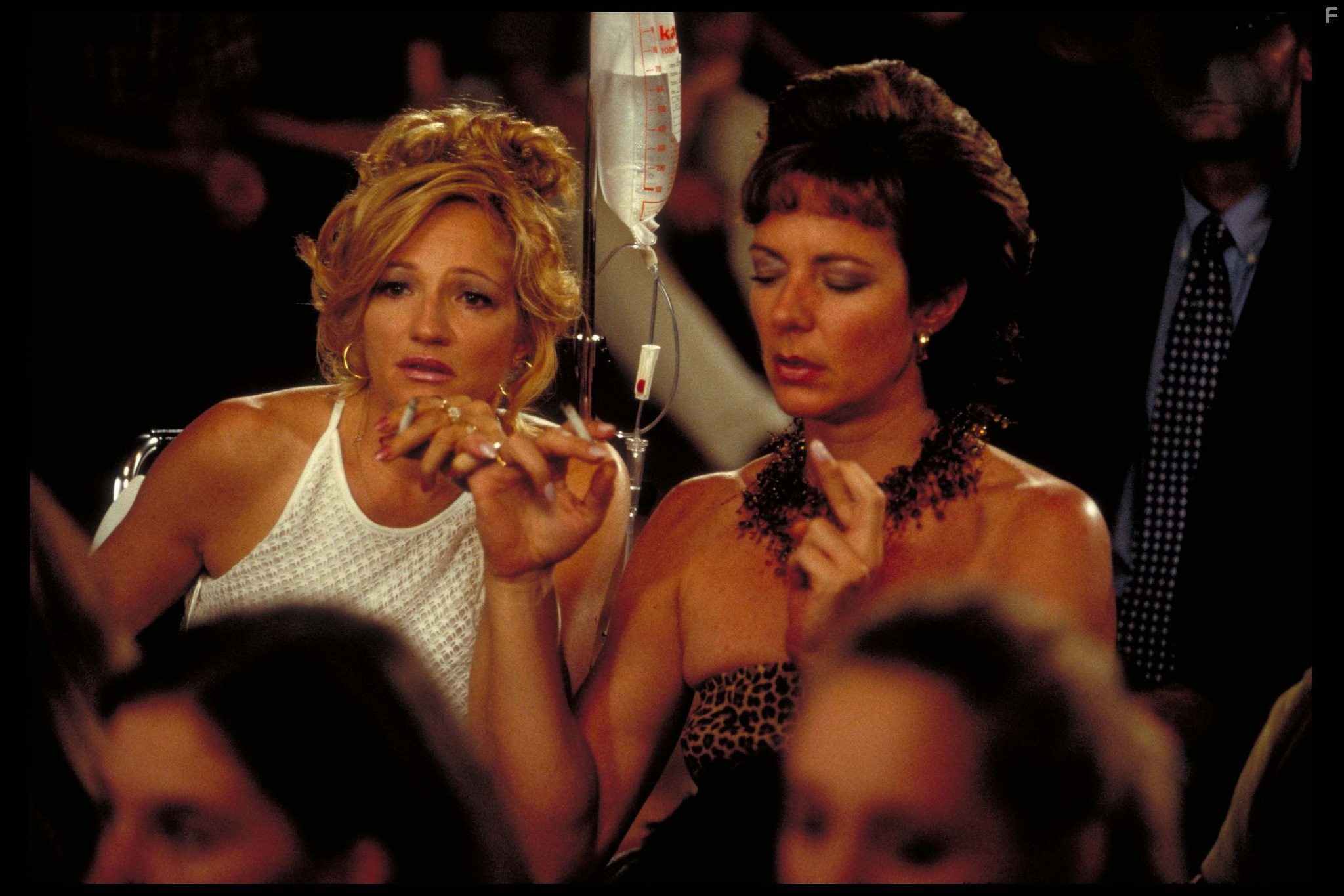 Ellen Barkin and Allison Janney in Убийственные красотки (1999)