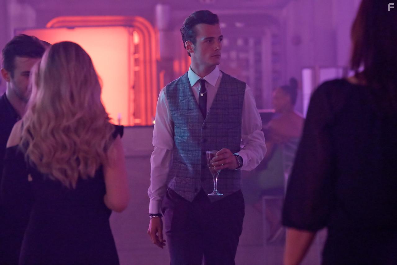 Michael Richardson Neesen in Big Dogs (2020)