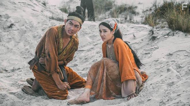 Tran Quoc Anh and Tran Thi Nha Phuong in Trang Quynh (2019)