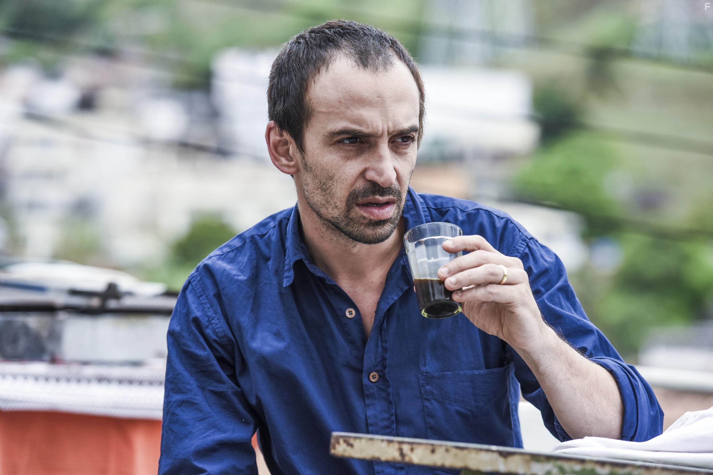 Jlio Andrade in Sob Presso (2016)