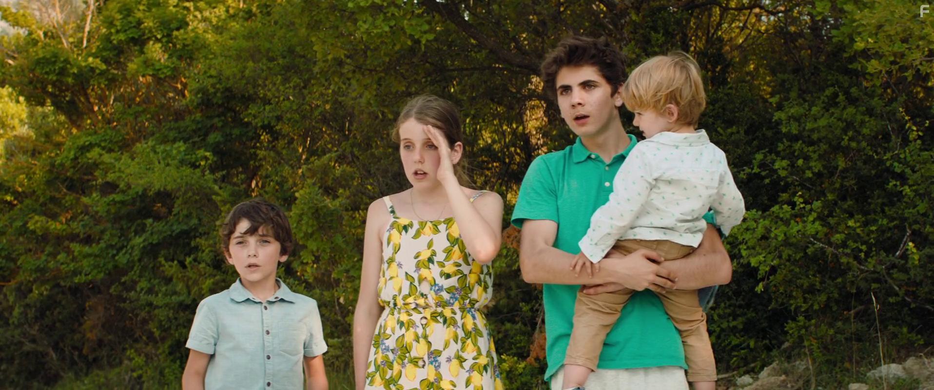 Evan Paturel, Violette Guillon, Swan Joulin, and Ilan Debrabant in 10 jours sans maman (2020)