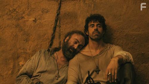 Emmanuel Esparza and Fernando Campo in La Reina de Indias y el Conquistador (2020)