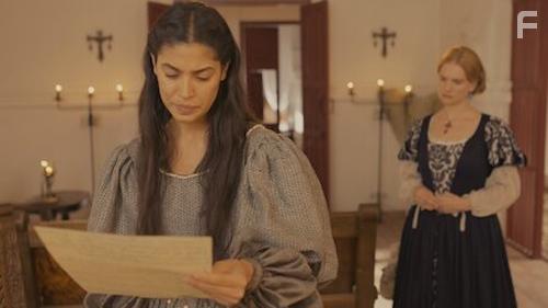 Maia Landaburu and Essined Aponte in La Reina de Indias y el Conquistador (2020)