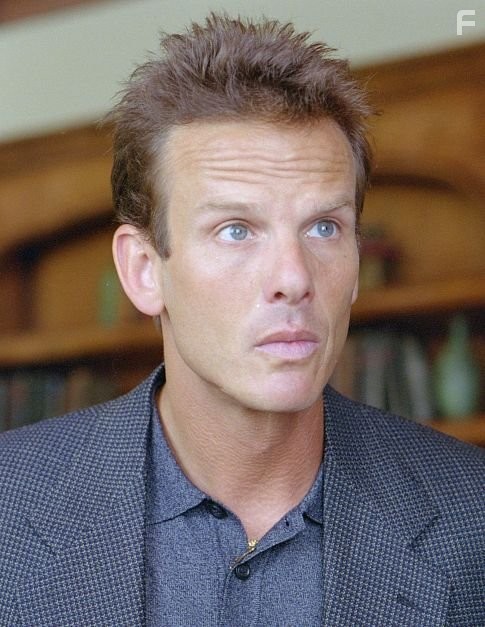 Peter Berg in Спецагент Корки Романо (2001)