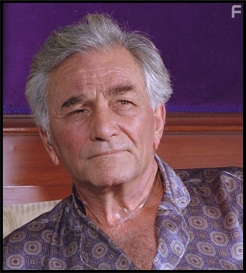 Peter Falk in Спецагент Корки Романо (2001)