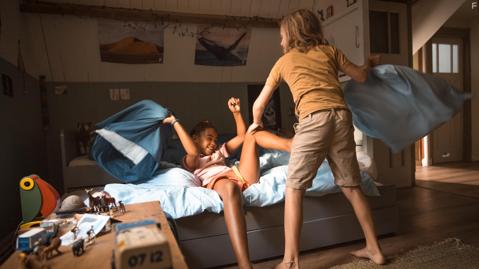 Bebel Tshiani Baloji and Mo Bakker in Binti (2019)