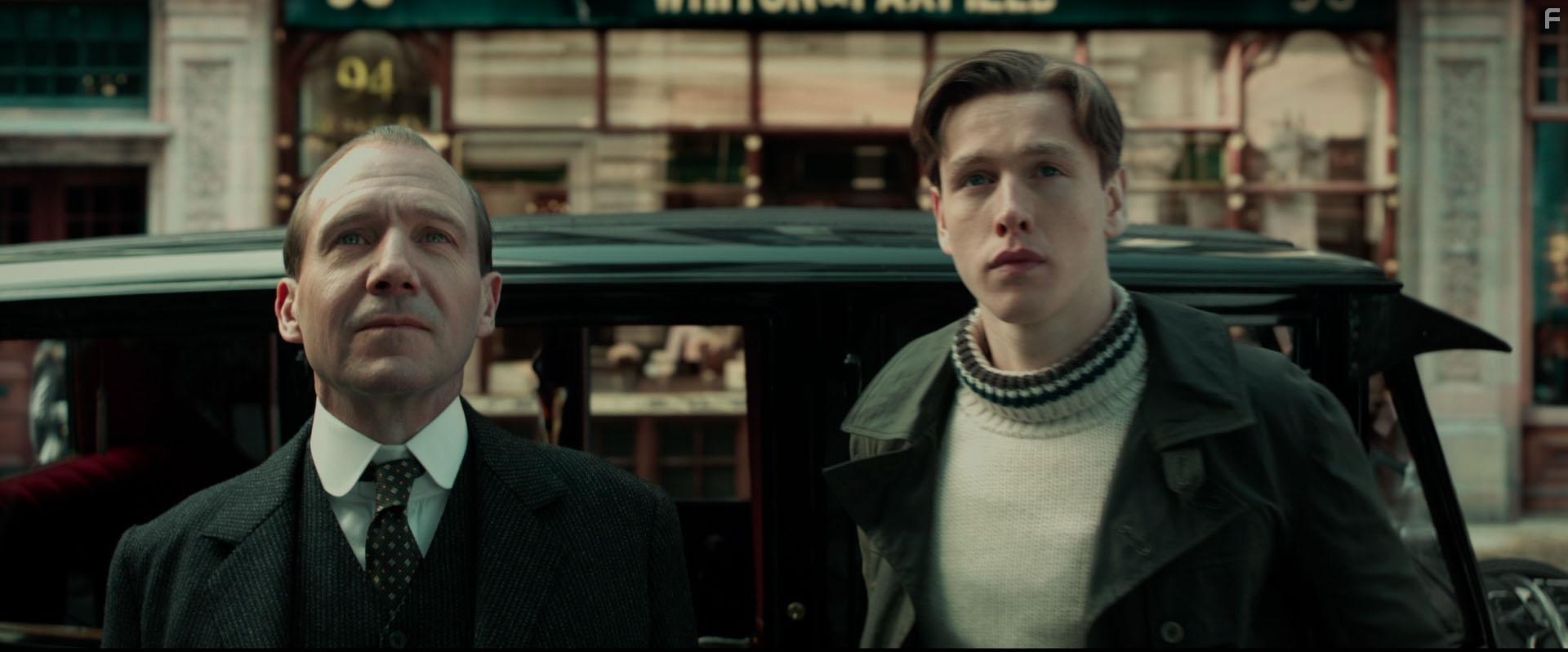 Ralph Fiennes and Harris Dickinson in The King's Man (2021)