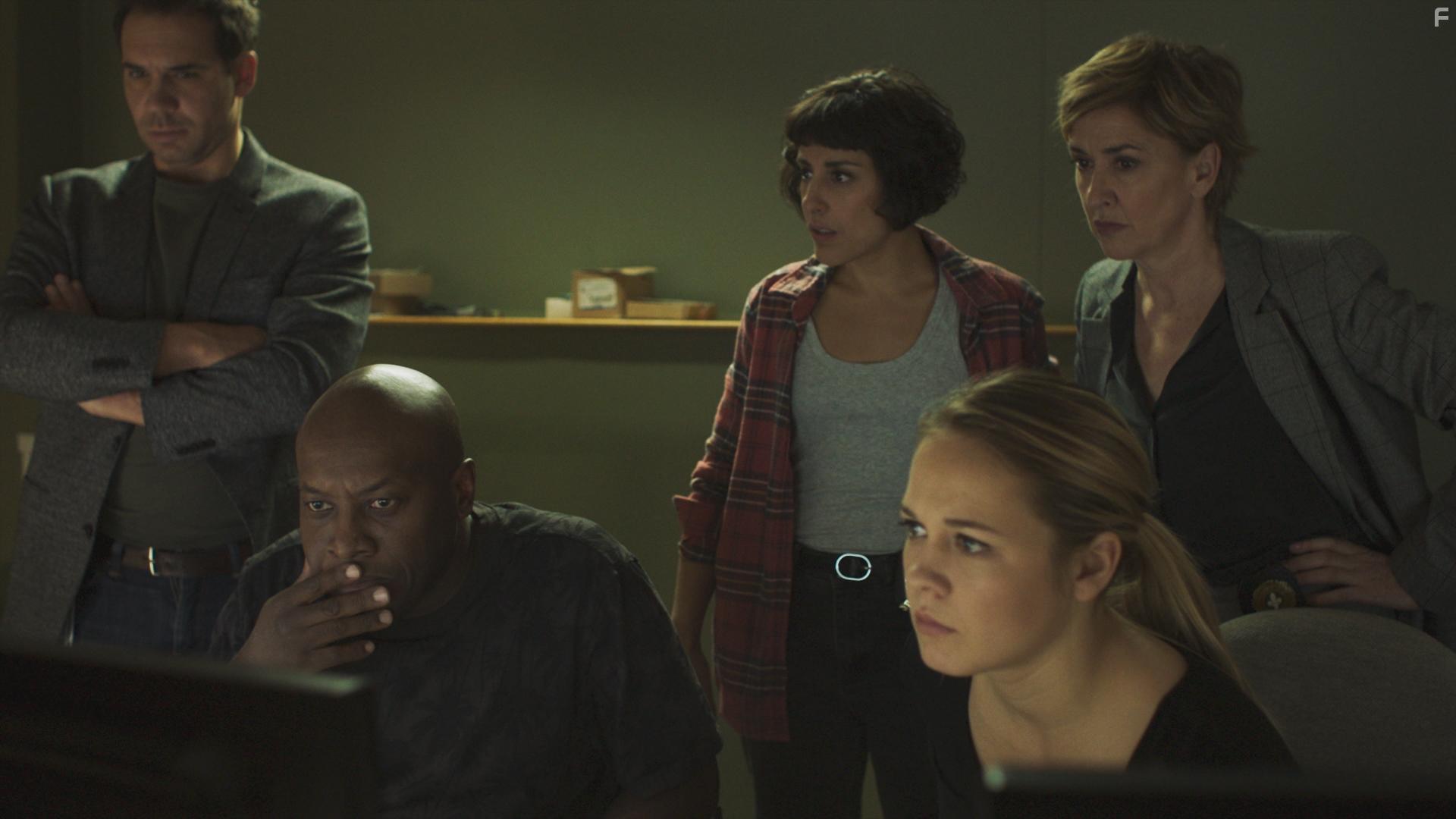 Didier Lucien, Isabelle Vincent, and Elkahna Talbi in Appelle-moi si tu meurs (2019)